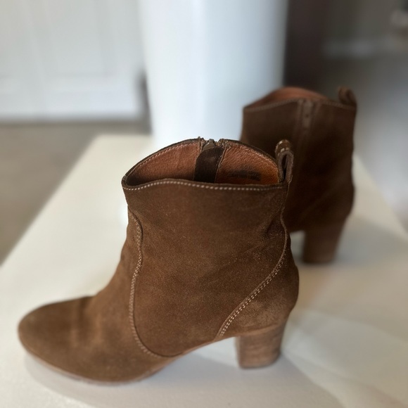 J. Crew Suede Ankle Booties with wooden heel.  Size 9 - Picture 7 of 7